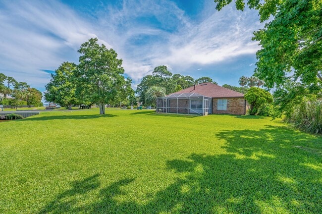 Building Photo - 437 S Shore Dr