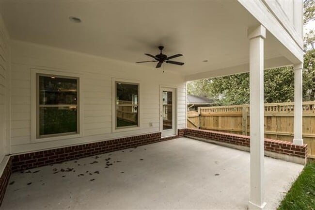 Building Photo - Huge East Nashville Home just steps to the...