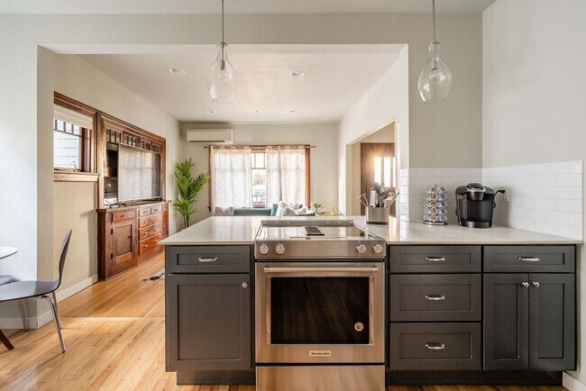 Building Photo - 3046 NE Glisan St