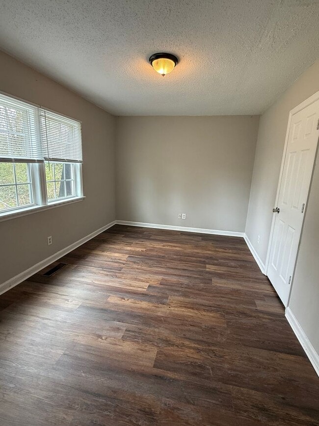 Building Photo - 810 Schmitt Rd