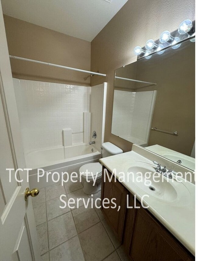 Building Photo - Beautiful 4 Bedroom Home with Private Pool