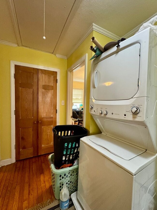 Building Photo - Charming Carrboro Classic | 3-Bedroom Home Steps from Downtown!