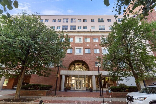 Building Photo - 20 Webster St