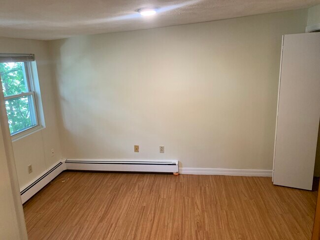 Building Photo - 138 Thorndike St