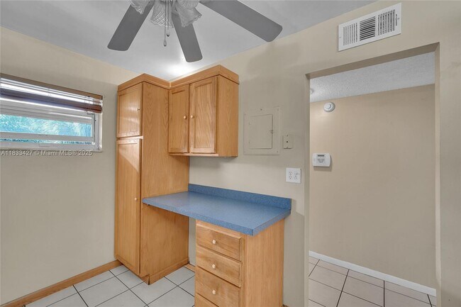 Building Photo - 1100 NW 87th Ave