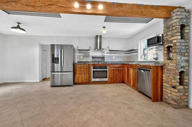 Building Photo - 2612 Florida Blvd