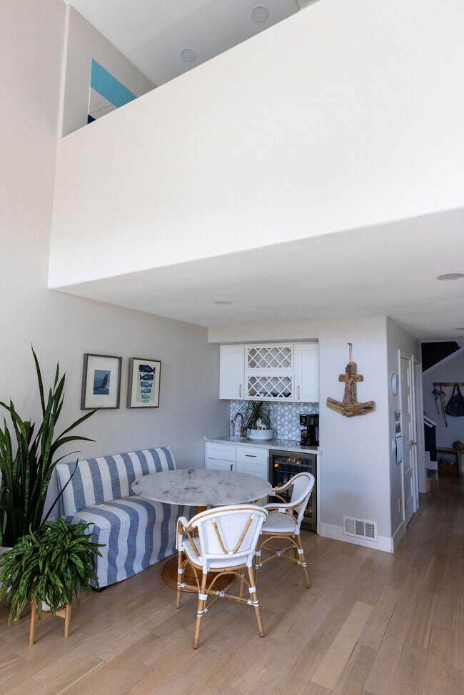 Building Photo - 551 Hygeia Ave
