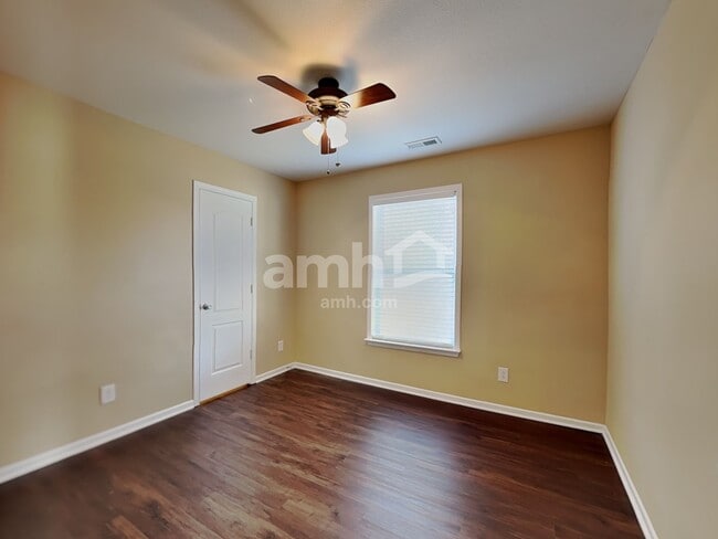 Building Photo - 4112 Lakewood Glen Dr