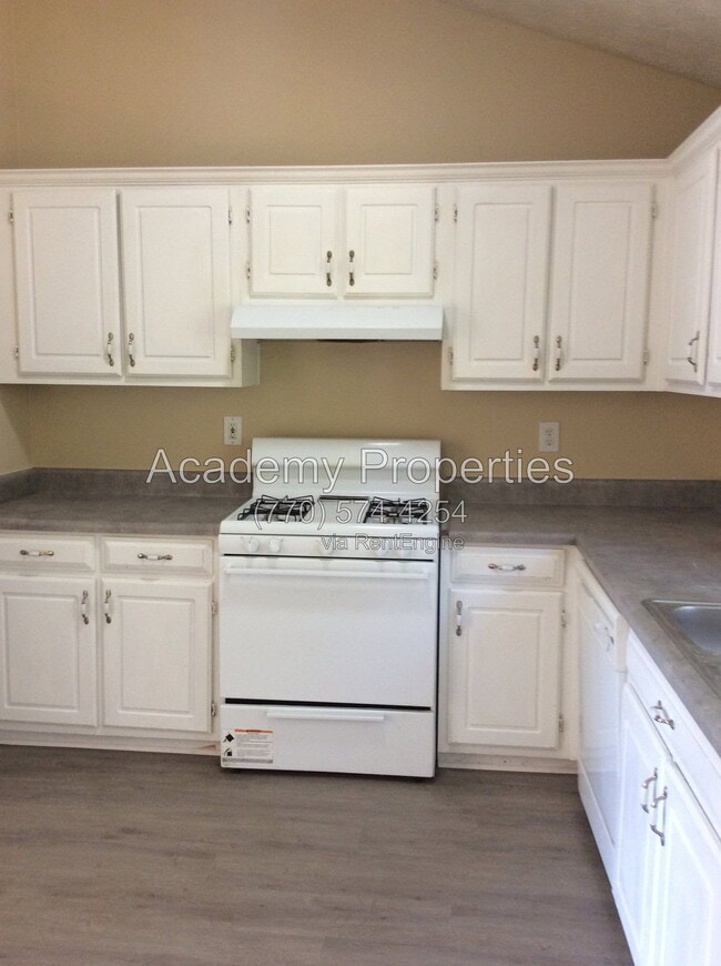 Building Photo - 390 Summer Hill Cir