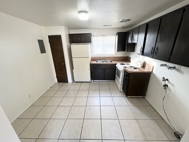 Building Photo - 1540 S 400 E