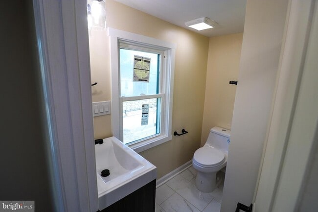 Building Photo - 427 Highland Ave