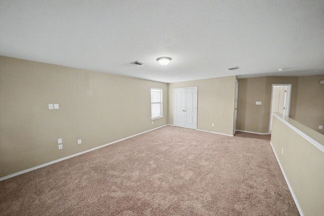 Building Photo - Spacious Live Oak Home Backing to a Greenbelt - Realtor Commission: $500