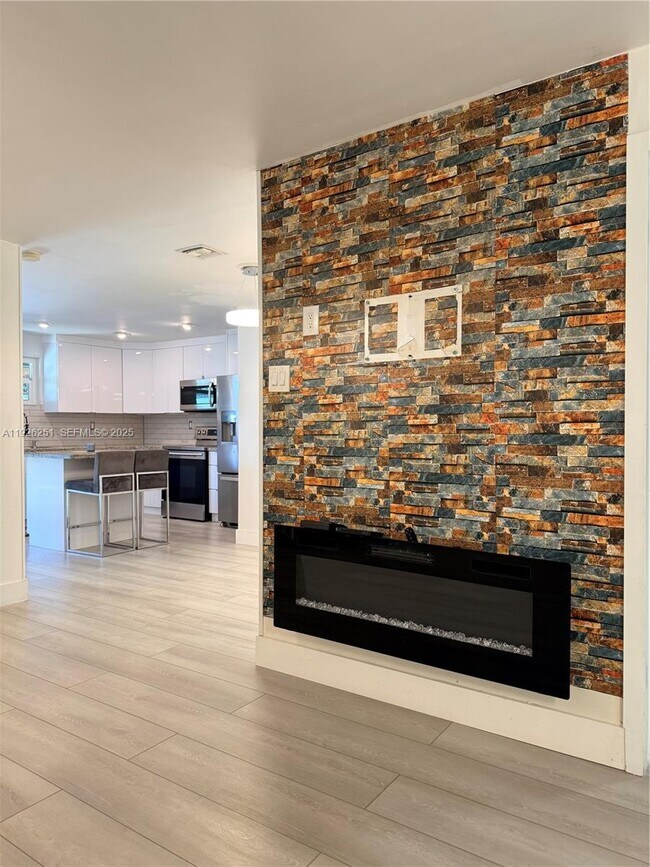 Building Photo - 2310 N 70th Ave