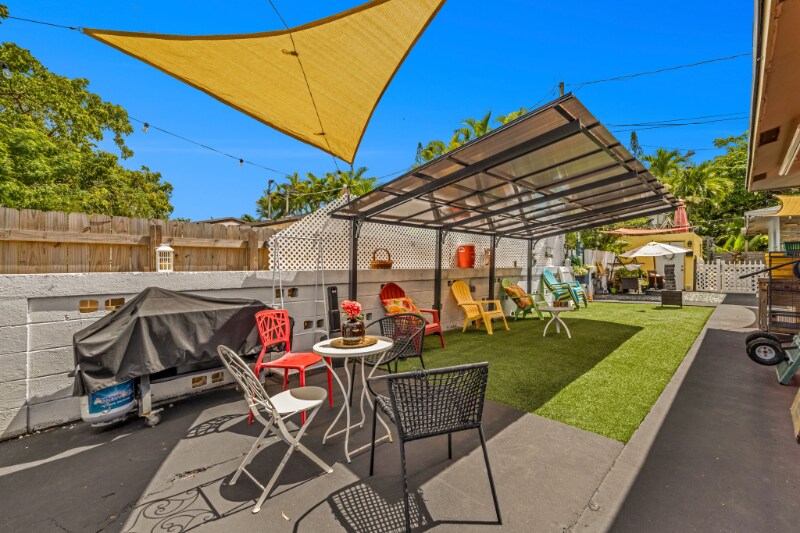 Building Photo - 1035 - 1037-1037 NE 32nd St