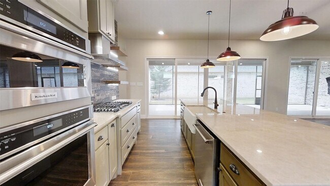 Building Photo - 2405 Vineyard Dr