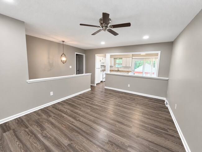 Building Photo - Spacious Split-Level Duplex in Independence!