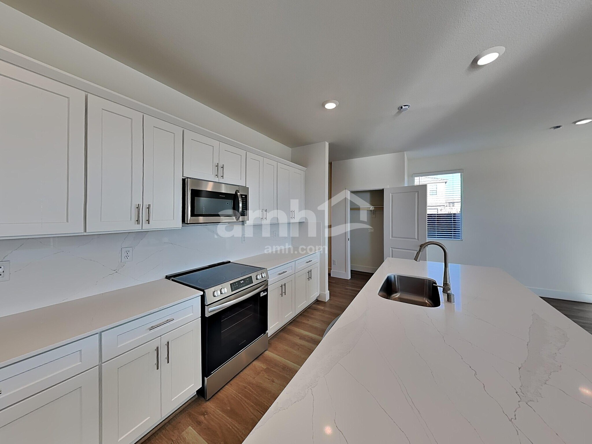 Building Photo - 10116 Cv Mountain St