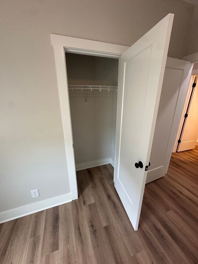 Building Photo - BRAND NEW 3 Bedroom Apartment in Shelbyville!