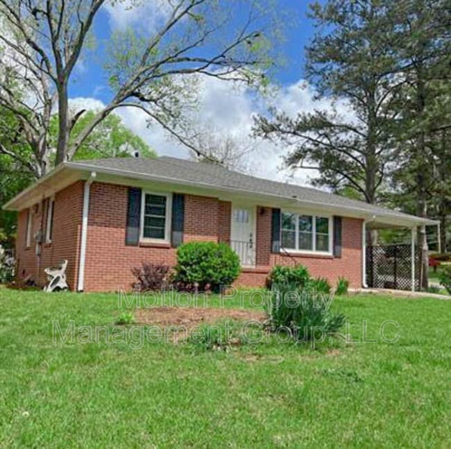 Building Photo - 2189 Clearwater Dr SE