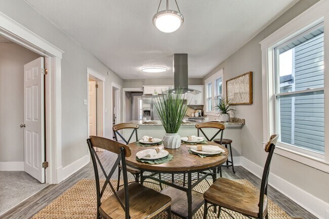 Building Photo - Charming historic home near downtown