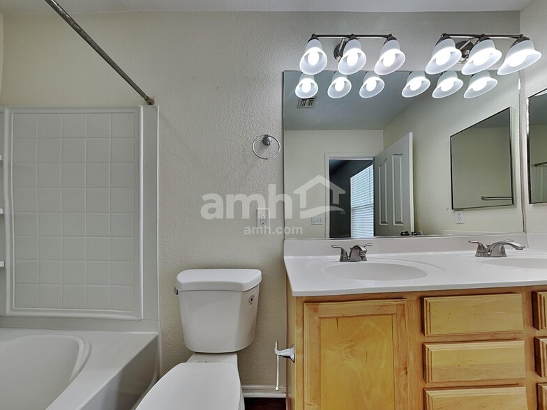 Building Photo - 10453 E Haymarket St