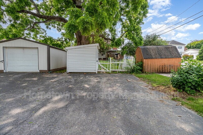 Building Photo - 303 Ridge Ave