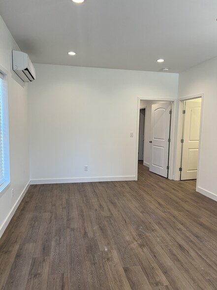 Building Photo - 1303 Elm St
