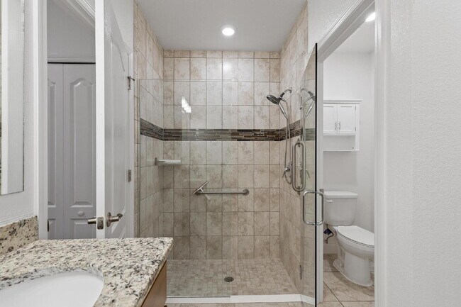 Building Photo - CLOSE TO EVERYTHING!