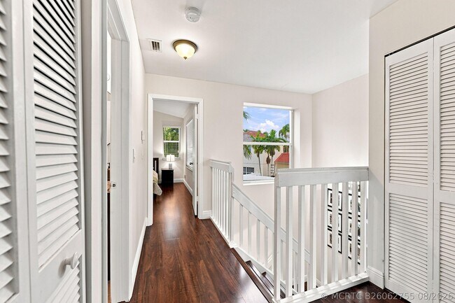 Building Photo - 1115 SW 180th Terrace