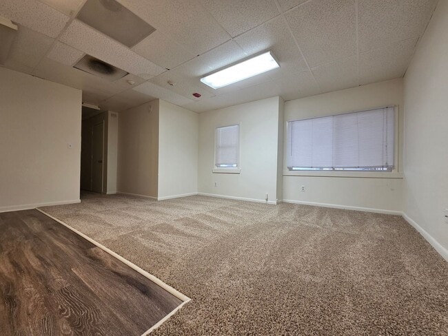 Building Photo - 2 Bed Apartment in the Heart of Golden!