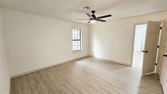 Building Photo - 741 S Glen Ln