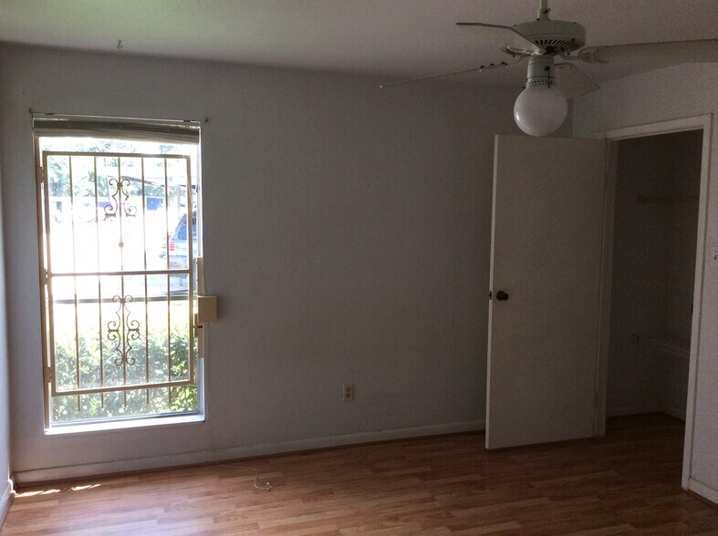 Building Photo - 12905 Woodforest Blvd