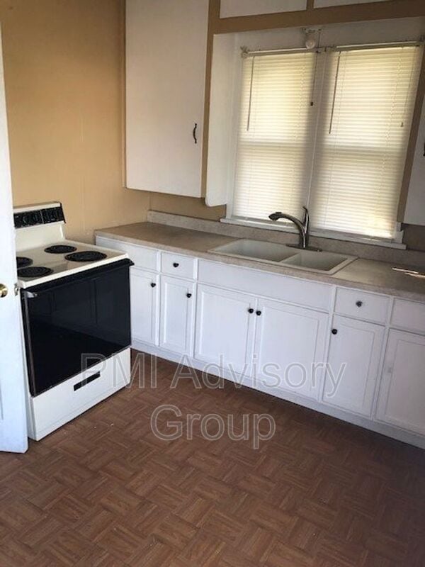 Building Photo - 200 SW 21st St