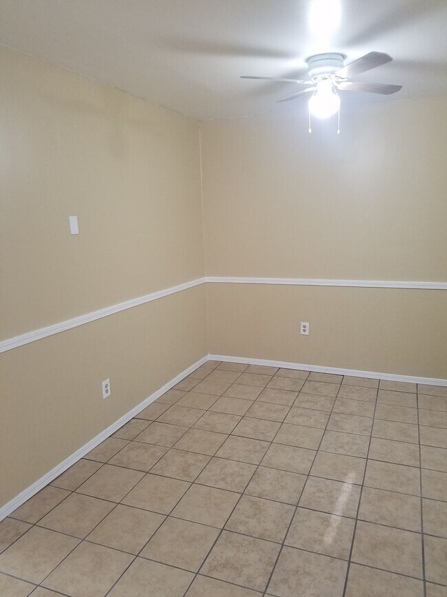 Building Photo - 2 Bedroom, 1.5 Bathroom 1st Floor Condo wi...