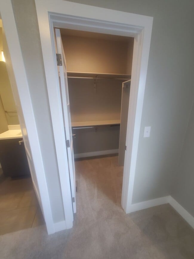 Building Photo - Beautiful and Updated 2BR Townhome With At...