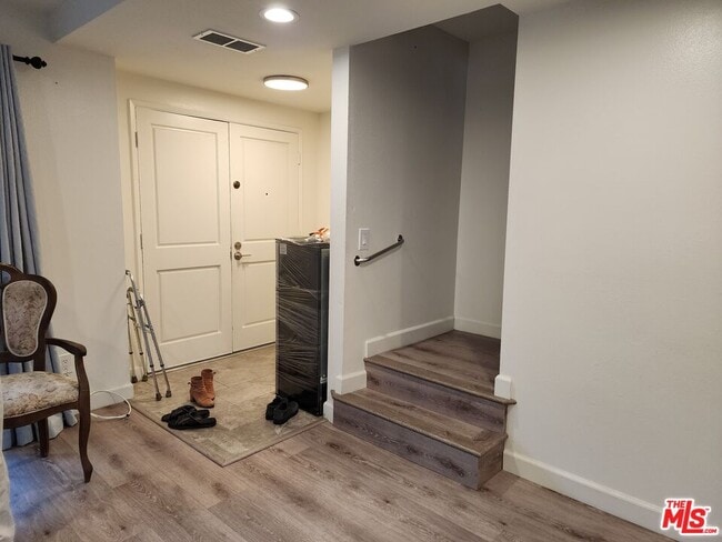 Building Photo - 601 S Van Ness Ave