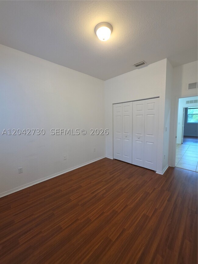 Building Photo - 4906 SW 141st Ave