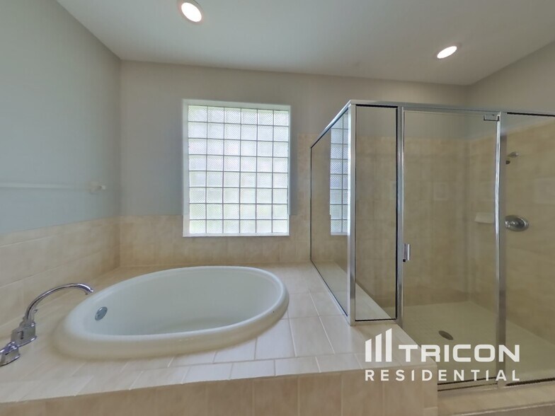 Building Photo - 3445 Fiddlers Green Loop