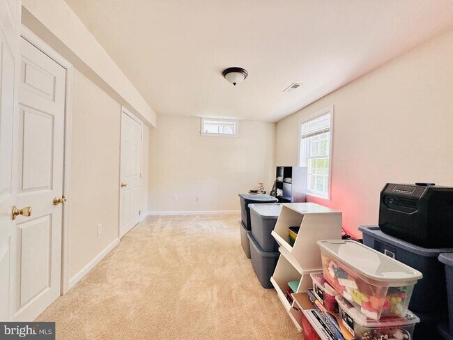 Building Photo - 5 Averil Ct