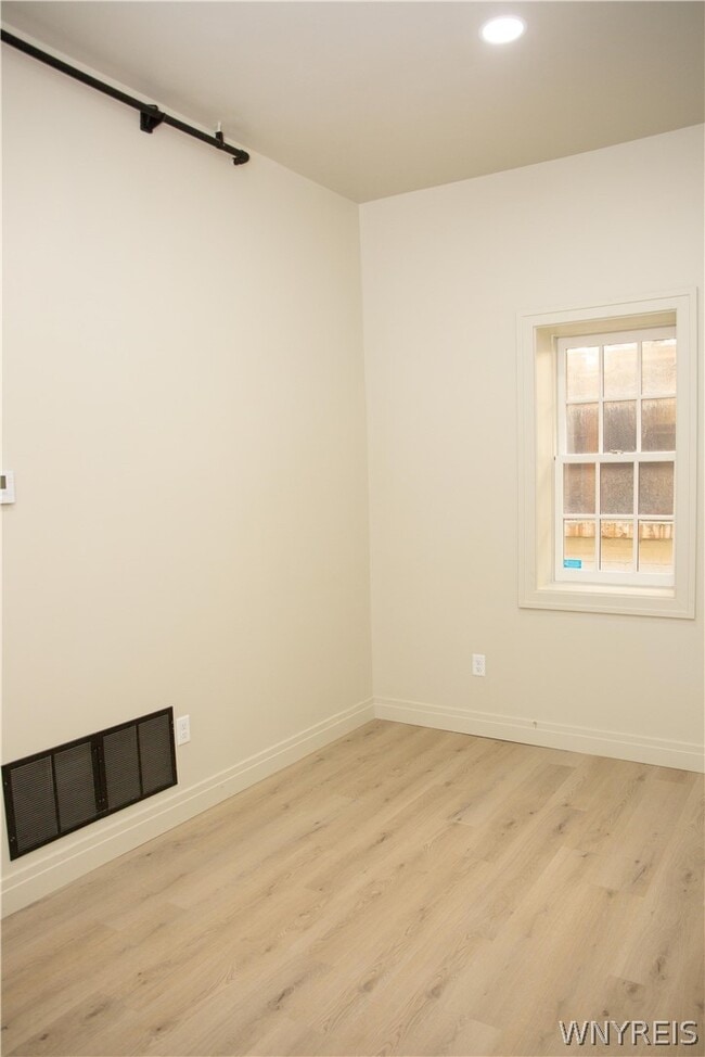 Building Photo - 486 Franklin St