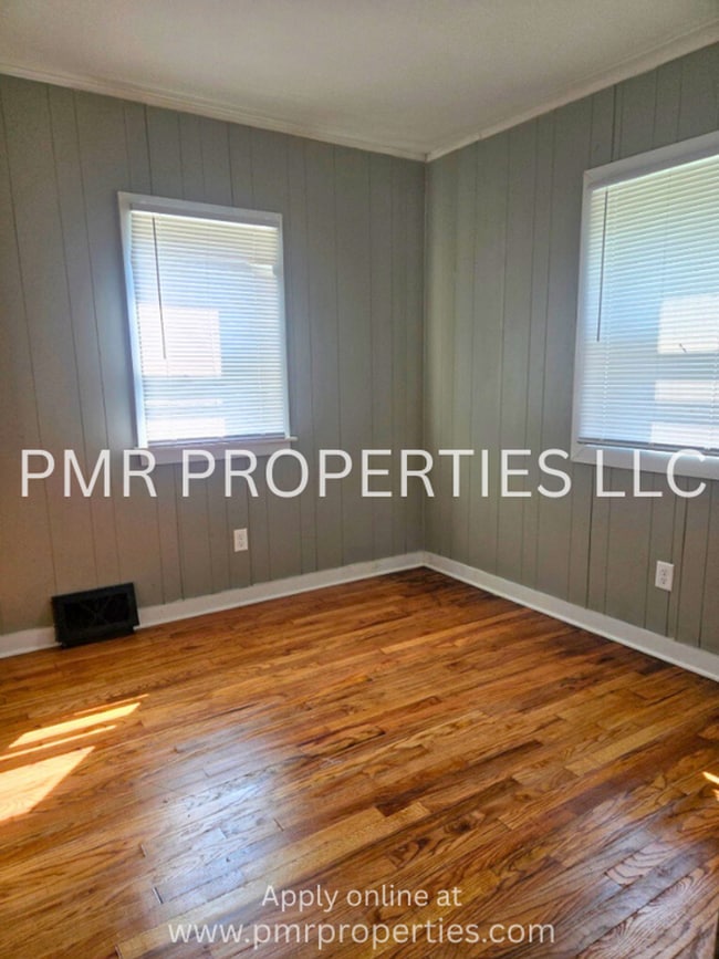 Building Photo - 2 Bedrooms/1 Bathroom House
