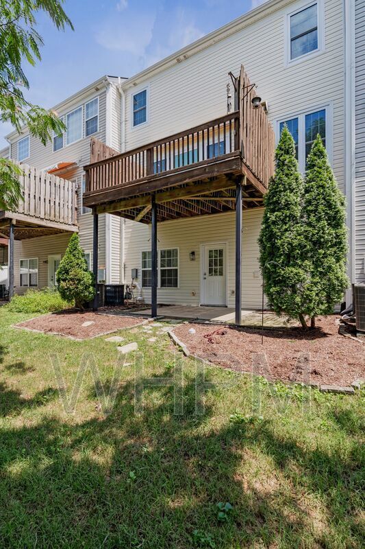 Building Photo - 427 Lazy Creek Ln