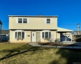 Building Photo - 11 Blue Spruce Rd