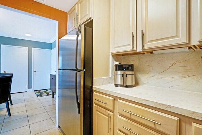 Building Photo - 2800 N Flagler Dr