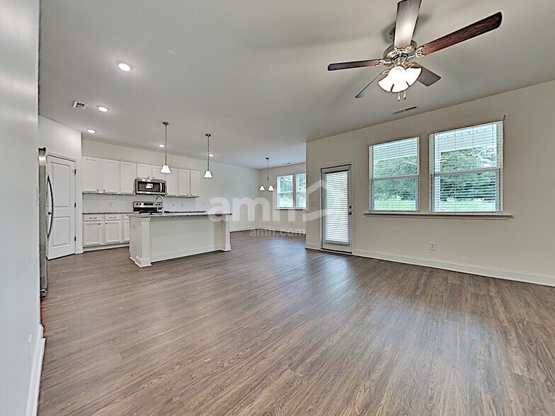 Building Photo - 147 Pullen Dr