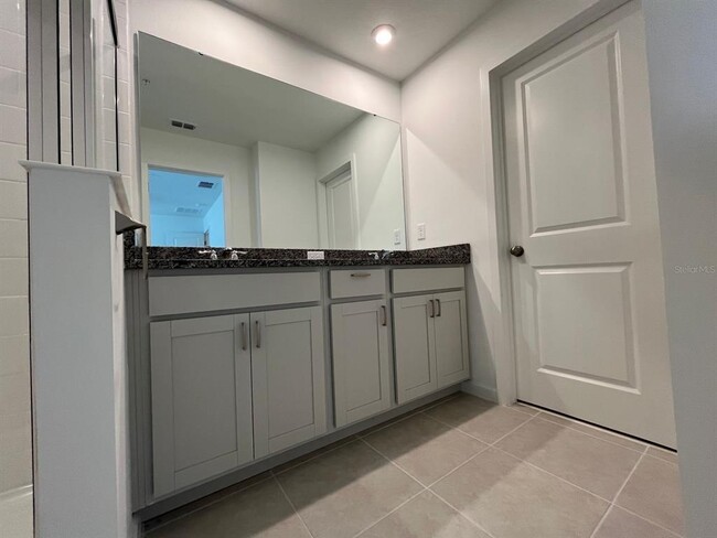Building Photo - 9815 Walkway Dr