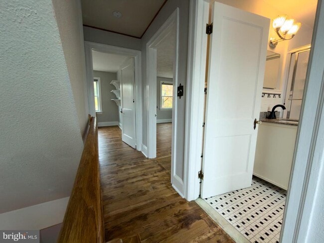 Building Photo - 409 Sanhican Dr