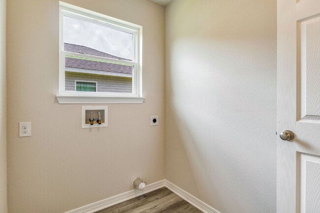 Building Photo - Contemporary Living in Milton!