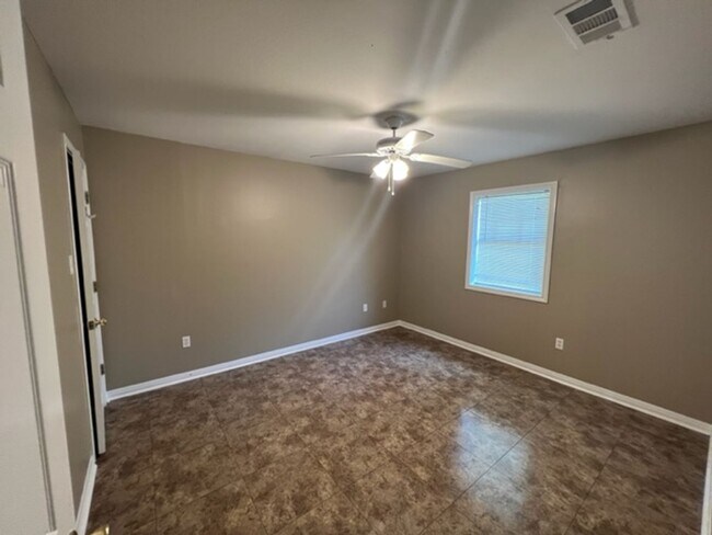 Building Photo - 4334 Eileen St