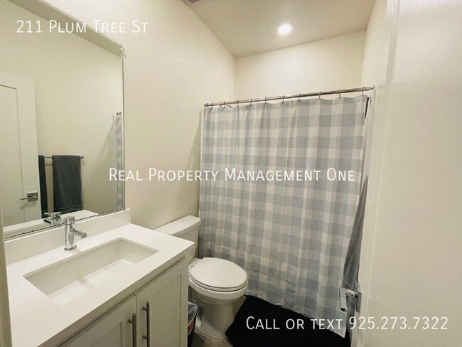 Building Photo - 211 Plum Tree St